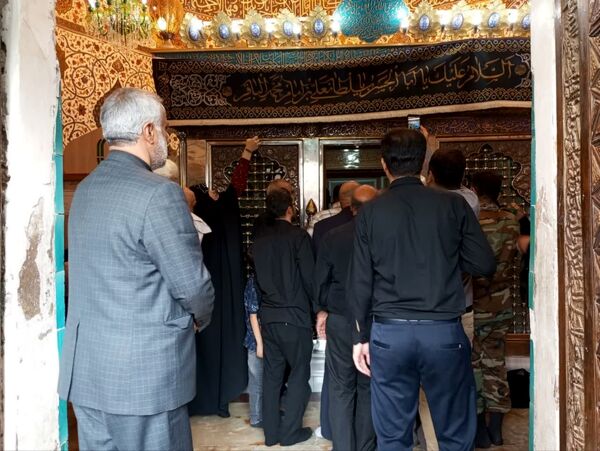 مراسم غبار روبی و زیارت ضریح مطهر سلطانعلی ابن امام محمد باقر (ع) در کربلای ایران 