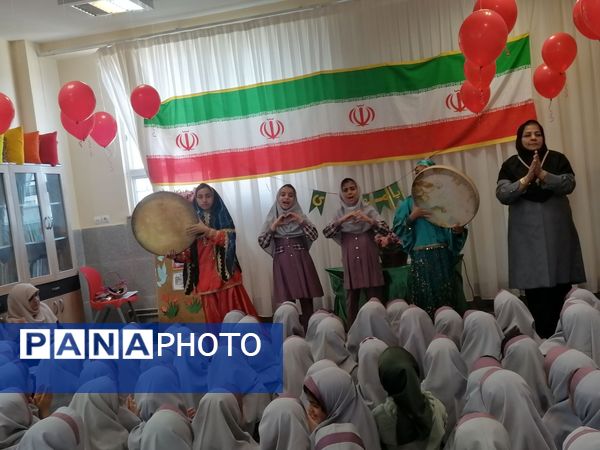 گرامیداشت ایام الله دهه  فجر در دبستان زنده یاد نوحی 