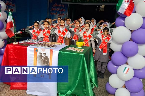  آیین گرامیداشت انقلاب اسلامی در مدارس رباط‌کریم