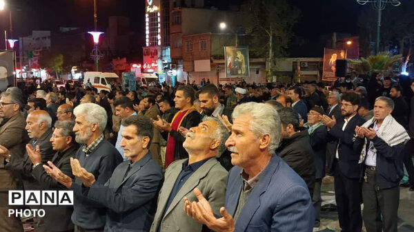 تمام مردم پای کار انقلابند