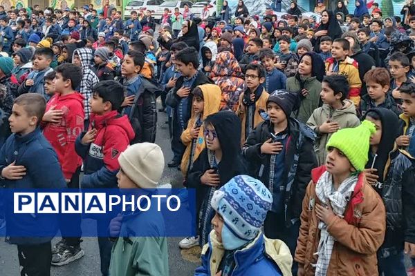 نواختن زنگ آغاز هفته بسیج مستضعفین در مدارس شهرستان ری