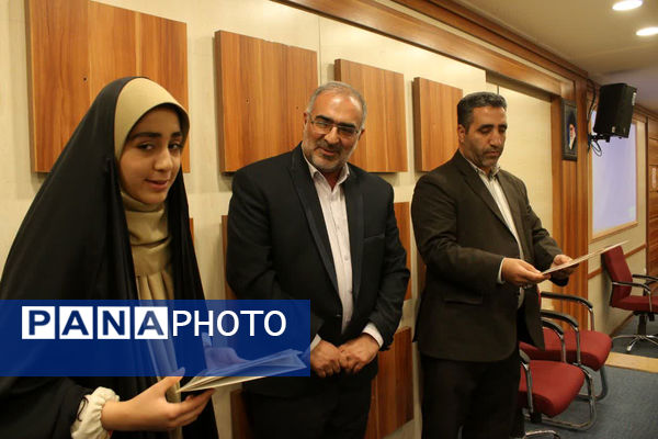 تقدیر از دانش‌آموزخبرنگاران برگزیده رویداد «فرزندان انقلاب» در قم