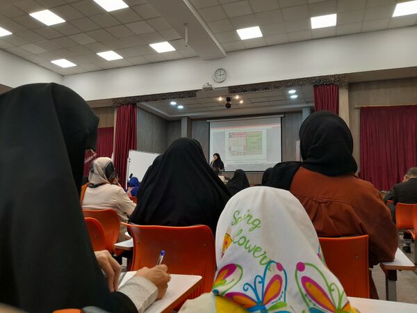  جلسه آموزش خانواده در مدرسه مصلی‌نژاد مشهد