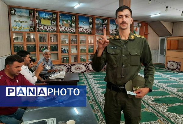 مردم نیشابور به نیابت از شهدا به پای صندوق رای آمدند