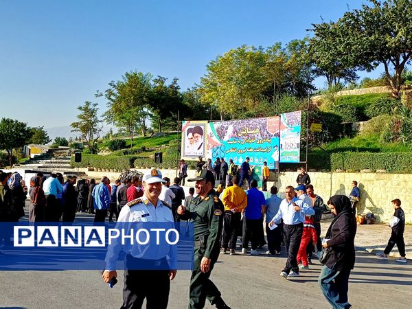 همایش پیاده‌روی خانوادگی به‌مناسبت گرامیداشت هفته نیروی انتظامی
