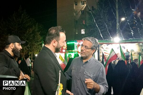 از فروش کتاب تا بیعت با رهبری؛ روایت موکب خانه نخبگان شهرستان دماوند در تجمعات شبانه رودهن