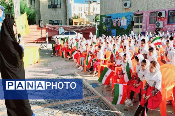 جشن روز دانش‌آموز در دبستان امید انقلاب بوشهر
