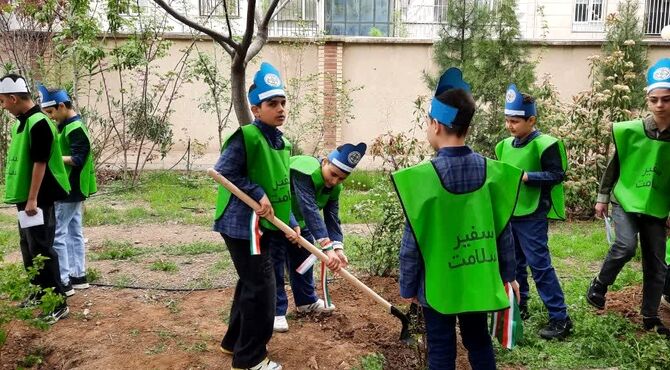 پویش ملی کاشت نهال در مدارس نیک‌نژاد
