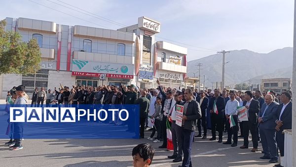راهپیمایی دشمن‌شکن ۲۲ بهمن در بستک؛ نماد وحدت و همدلی مردم