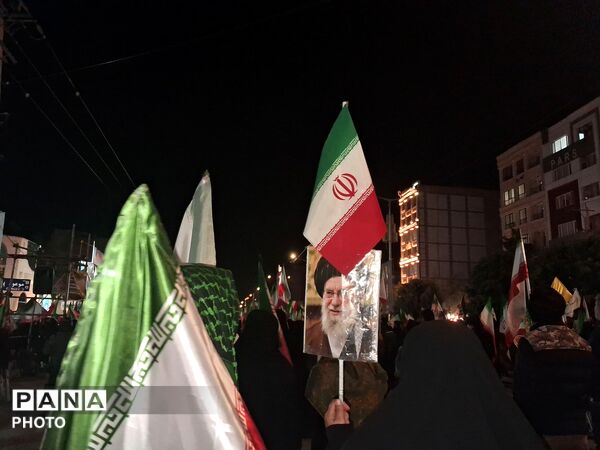 وحدت  رمز پیروزی مقابل دشمن 