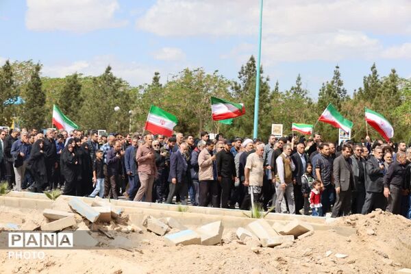 مراسم تشییع پیکر مطهر شهیده دانش آموز تیارا صادقی در یزد