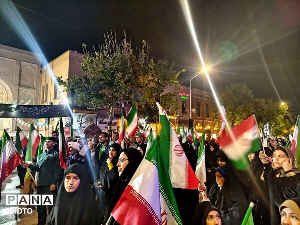 مردم در کنار هم، شب های همیشگی را رقم می زنند