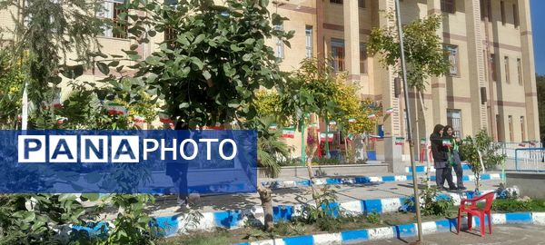 آموزشگاه فاطمیه جیرفت به استقبال «دهه فجر»