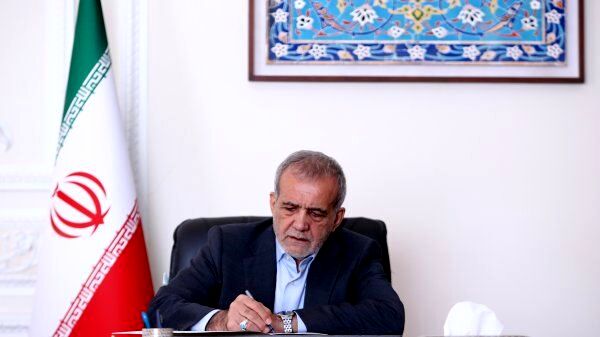 دو قانون مصوب مجلس از سوی پزشکیان به دستگاه‌های مربوط ابلاغ شد 