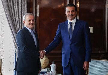 دیدار امیر قطر با رئیس‌جمهور پزشکیان/ تاکید بر تقویت روابط دوجانبه و توسعه همکاری‌ها در حوزه انرژی