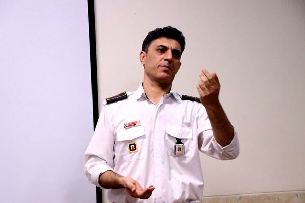 بازدید خبرنگاران پانا ناحیه یک و دو یزد از مرکز شماره ۹ آتشنشانی یزد