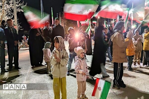 در کنار هم ایستاده ایم-۲