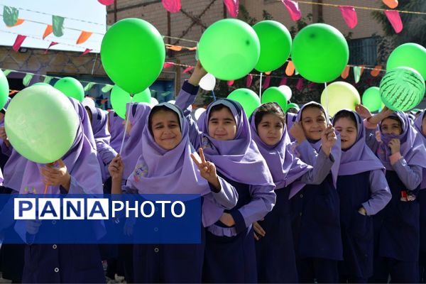 جشن میلاد حضرت زینب(س) با حضور مادران پرستار در دبستان علویان بهارستان‌دو