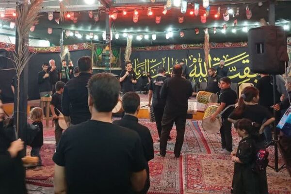 باعشق امام حسین (ع) خدمت می‌کنم