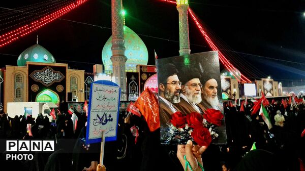 بیعت مردم با آقای شهید ایران 