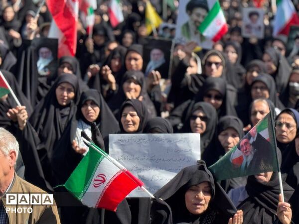 خروش مؤمنان در دسته عزاداری رهبر