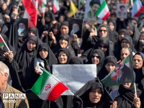 خروش مؤمنان در دسته عزاداری رهبر