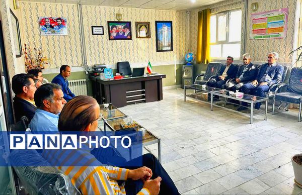 حضور مدیر آموزش و پرورش کاشمر در دبیرستان پسرانه میثاق