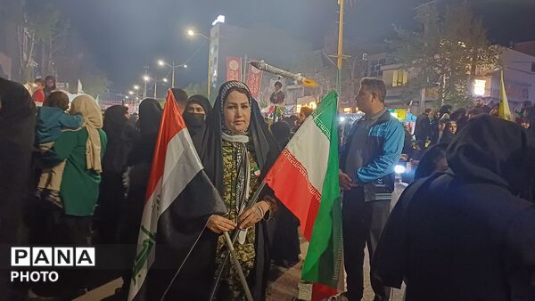 حضور گسترده مردم در خیابان‌های خرم آباد 