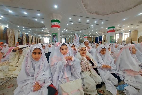 جشن تکلیف دانش‌آموزان دختر منطقه کهریزک 