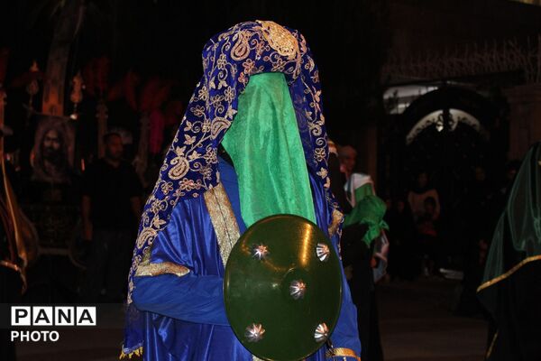شب اول محرم با عزاداری پرشور و اجرای تئاتر آیینی