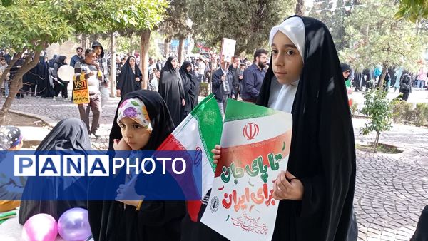 یک روز متفاوت با حضور مردمی از جنس غیرت و استقامت