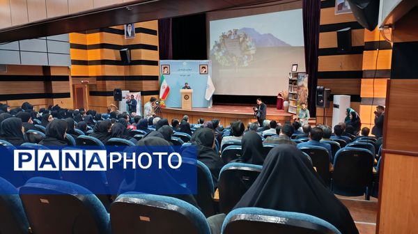 همایش بزرگداشت هفته کتاب و کتابخوانی در شهرستان ایلام