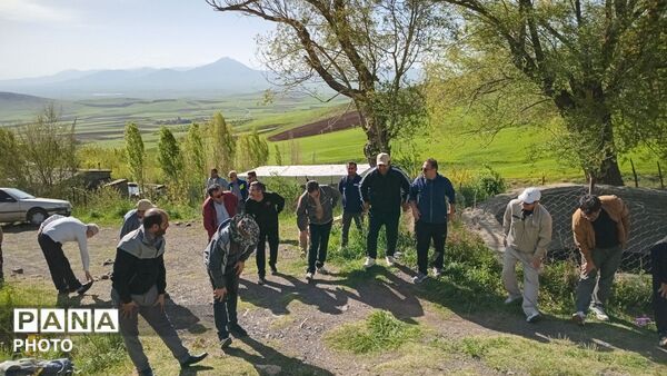 همایش پیاده‌روی ادارات در شهرستان دهگلان