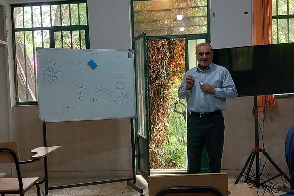 حضور مشاور وزیر امور تشکل‌ها در جمع خبرنگاران روایت مدرسه