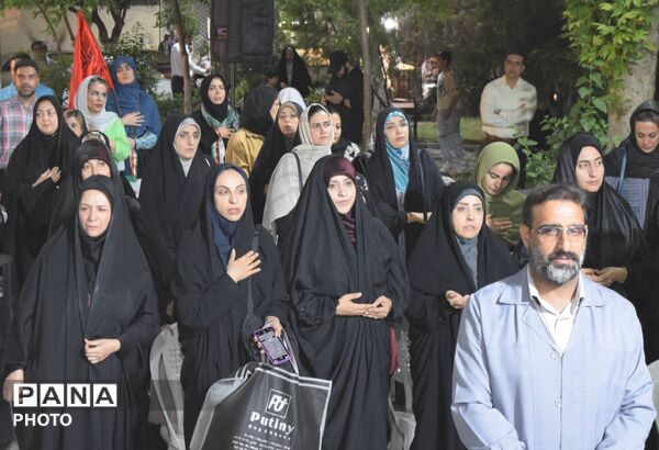 وداع با دوران ابتدایی؛ جشن فارغ‌التحصیلی ششم‌دختران «شیخ مفید» در منطقه ۱۴