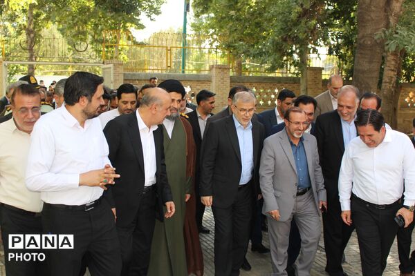  عطرافشانی مزار شهدای گمنام نظرآباد 