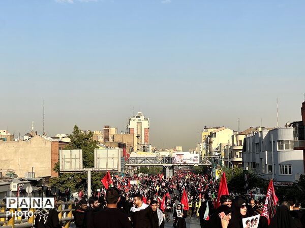وداع  و تشییع تاریخی مردم با رهبر شهید