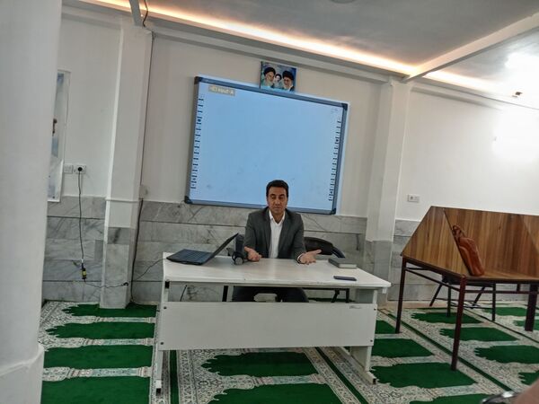 جلسه انجمن اولیا و مربیان مدرسه آیت الله خامنه‌ای