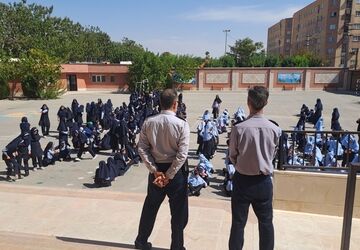 حضور آتش‌نشانان در دبستان هاتف