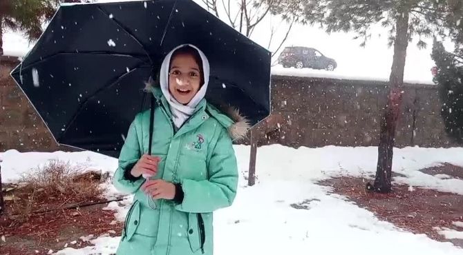 روایت پانا تفت از لبخند کودکان و همبازی با اولین برف