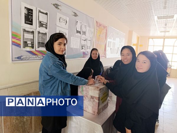 انتخابات شورای دانش‌آموزی در دبیرستان نسیبه شهرستان سملقان