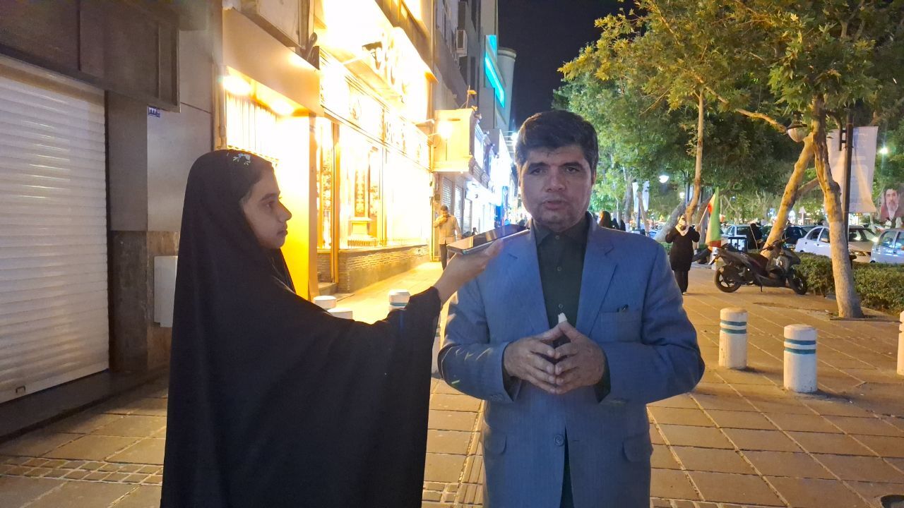 همبستگی مردم رمز عبور از مشکلات و تداوم پیروزی‌هاست