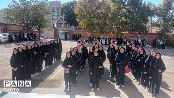 جشن جوانه‌ها در دبیرستان حاج قاسم سلیمانی ملایر 