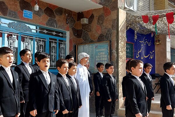 نواختن زنگ بازگشایی مدارس در دبستان علی بن ابیطالب(ع) باقرشهر