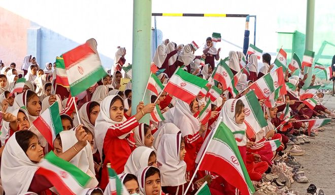  زنگ انقلاب در مدرسه عطار بندرعباس به صدا در آمد