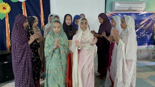 مراسم بزرگداشت مقام معلم در جزیره هرمز