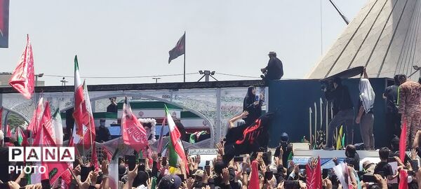 آزادی میزبان رهبر شهید