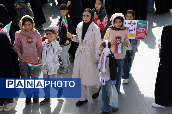 حضور آگاهانه مردم شهرستان کوار در راهپیمایی ۲۲ بهمن