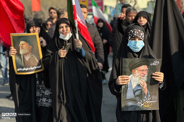 مراسم بیعت با سومین رهبر انقلاب در تهران - 1