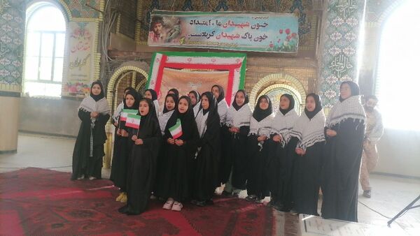 نمایشگاه شهدایی وروایتگری راوی دفاع مقدس در گلزار شهدای شهر بار نیشابور 